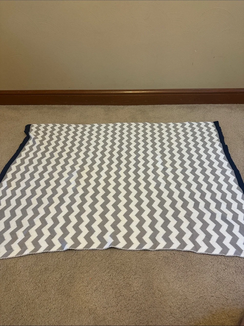 Chevron Knit Throw Blanket - Gray and White
